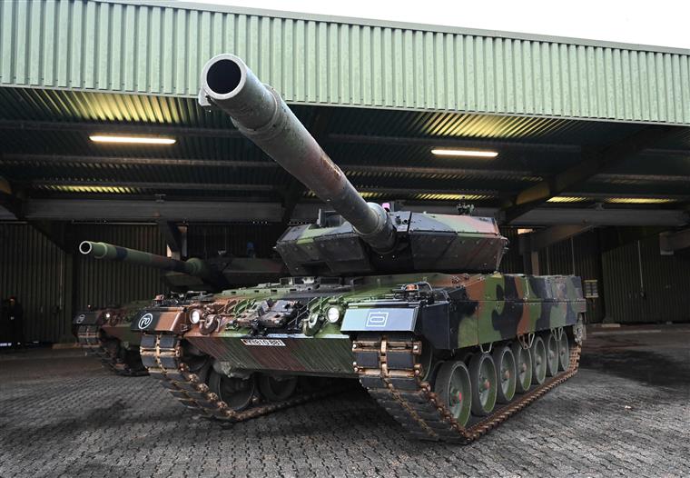 Guerra. Suécia vai enviar 10 tanques Leopard à Ucrânia