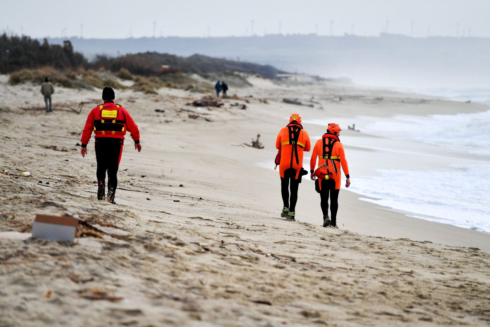 Naufrágio na costa da Calábria pode ter feito cerca de 100 vítimas mortais