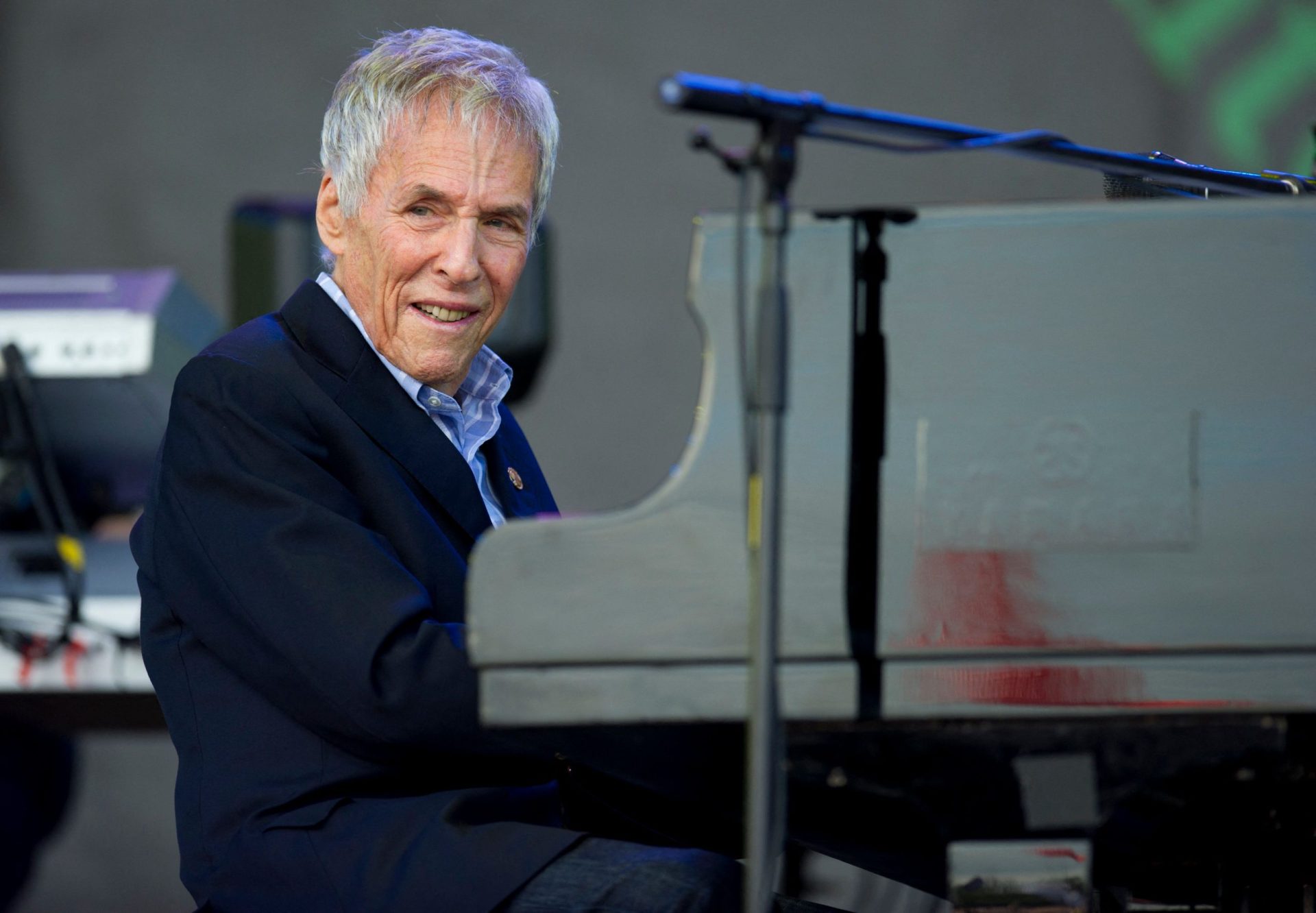 Compositor norte-americano Burt Bacharach morre aos 94 anos