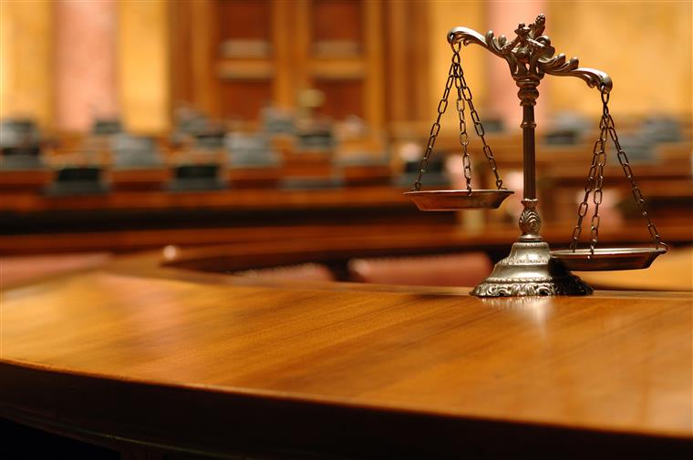 Padrasto condenado duas vezes por violar enteada em Fafe absolvido pela Relação