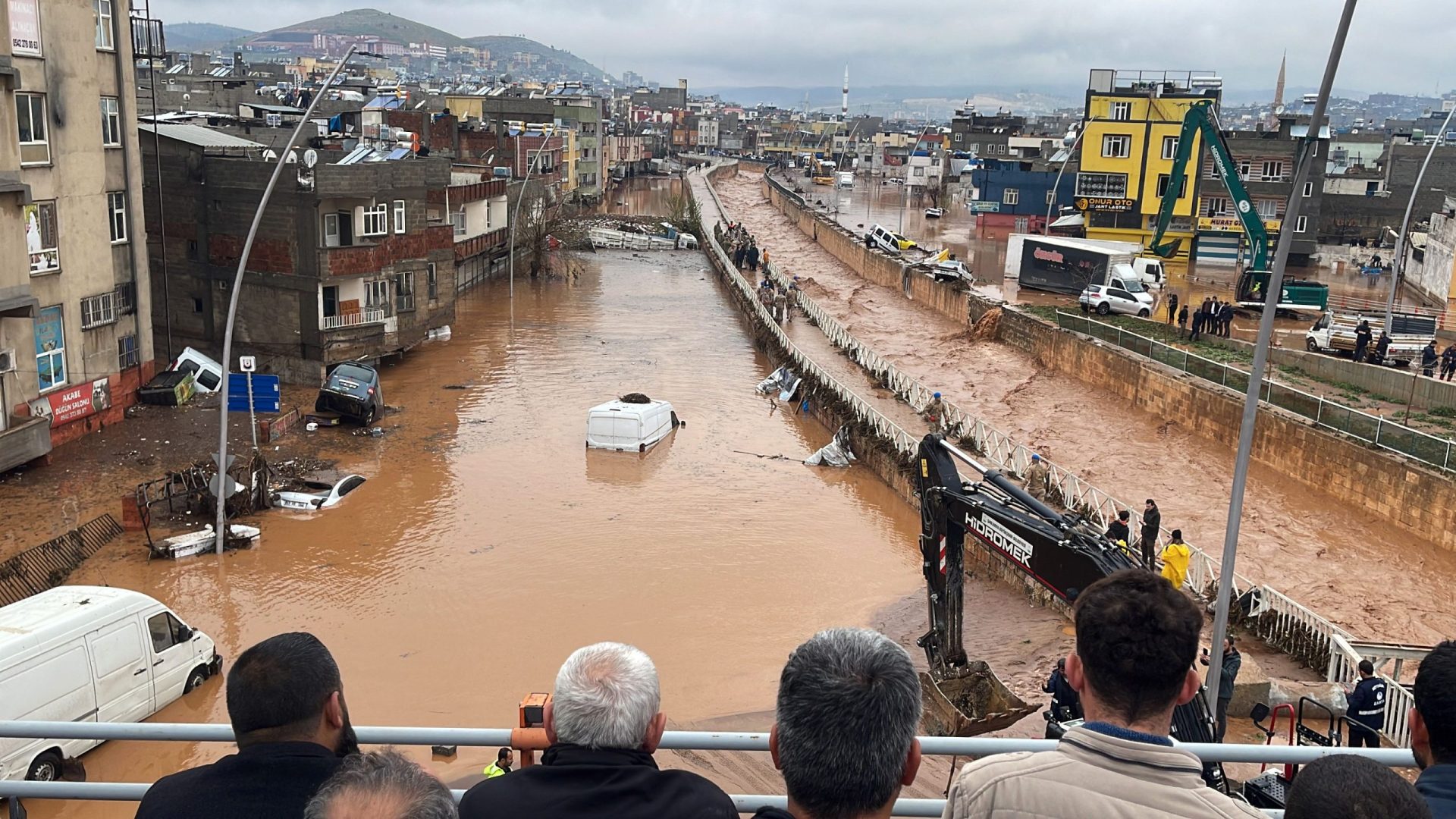 Pelo menos 14 mortos em chuvas torrenciais na Turquia