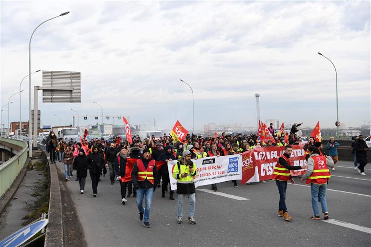 França. Quase 500 detidos durante protestos