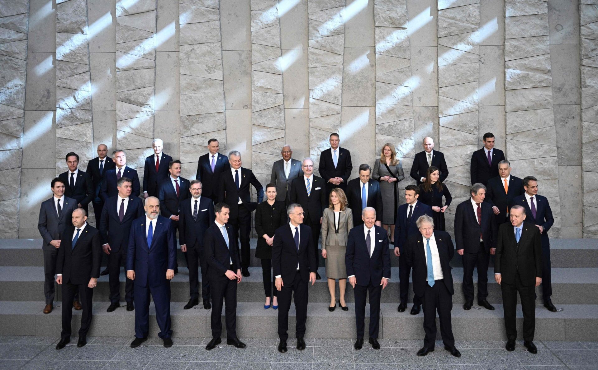 Parlamento húngaro ratifica entrada da Finlândia na NATO