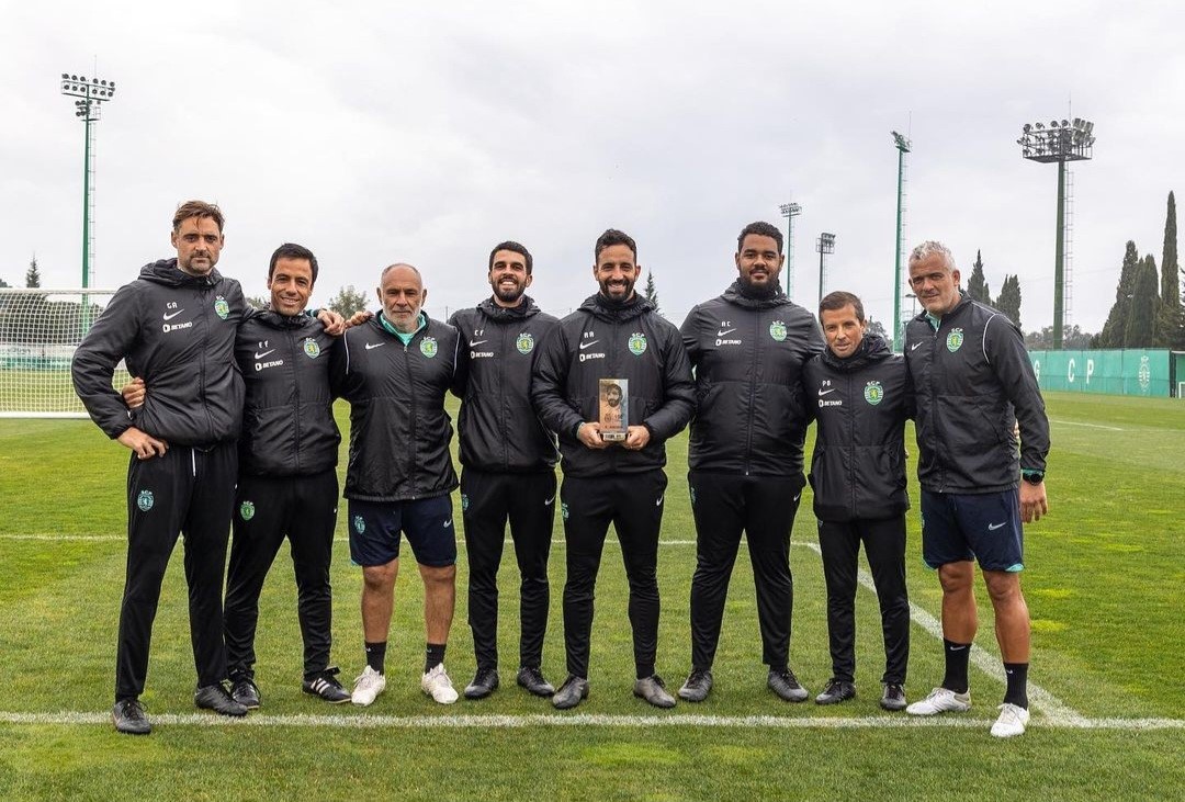 Adjunto de Amorim suspenso 34 dias por empurrar a Otávio na final da Taça da Liga