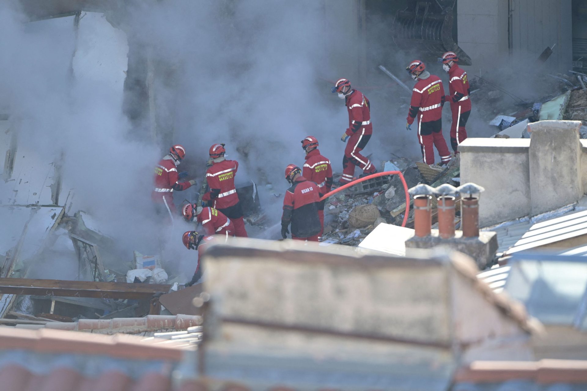 Dois corpos encontrados nos escombros de edifício em Marselha