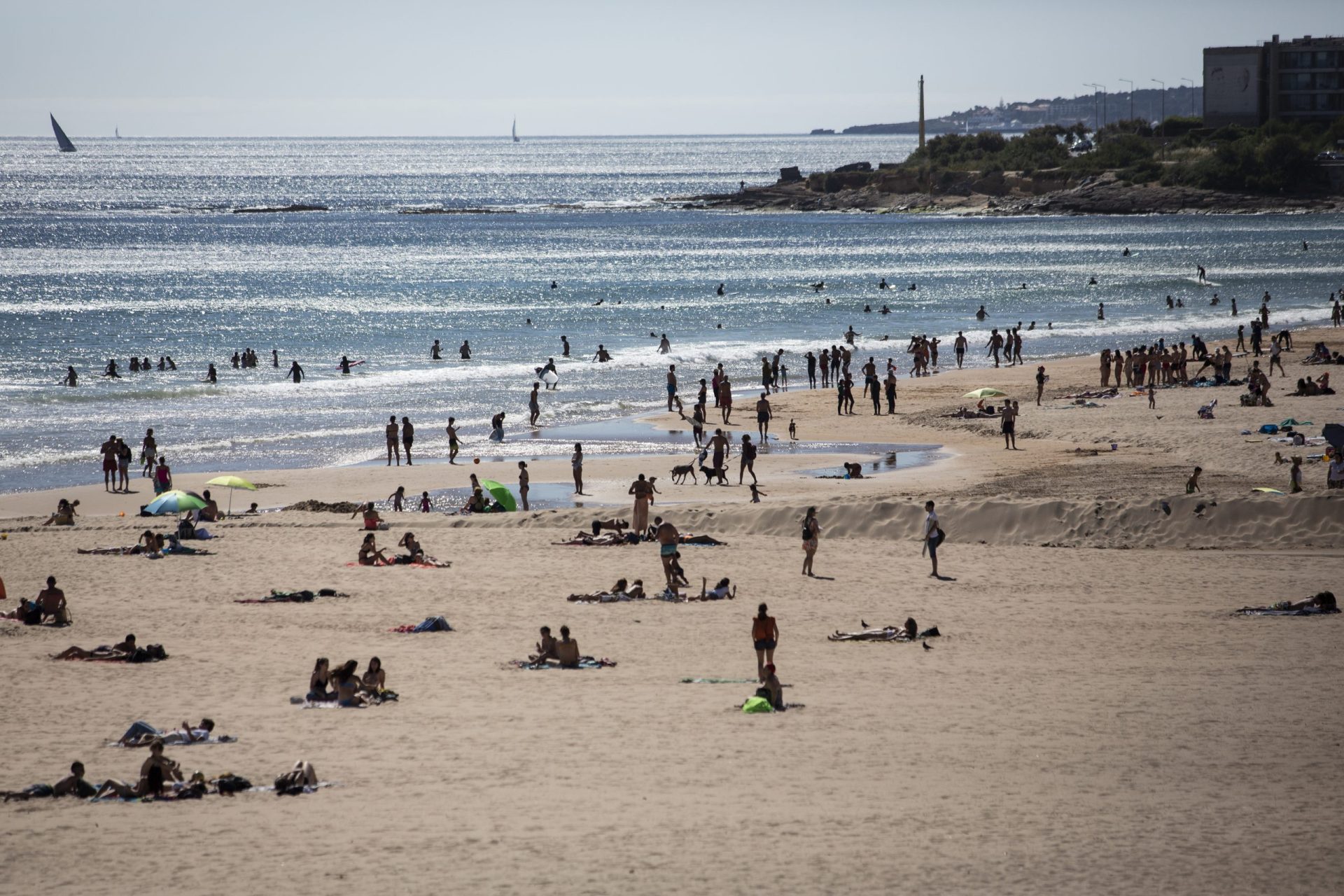 Calor. Autoridade marítima pede comportamentos de segurança nas praias em fim de semana