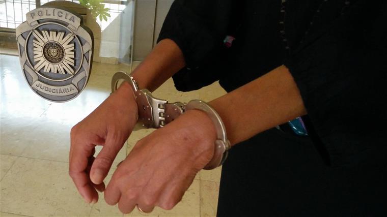 Oeiras. Prisão preventiva para seis dos dez jovens detidos por roubos violentos