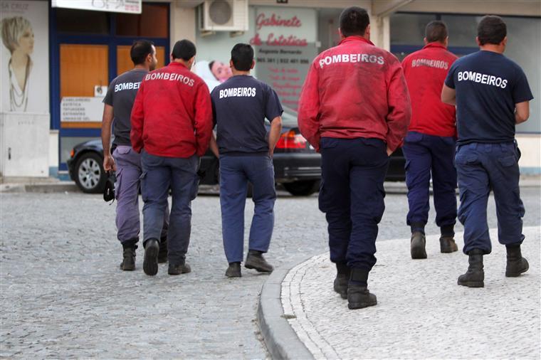 Incêndio está a consumir fábrica de produtos químicos em Gondomar