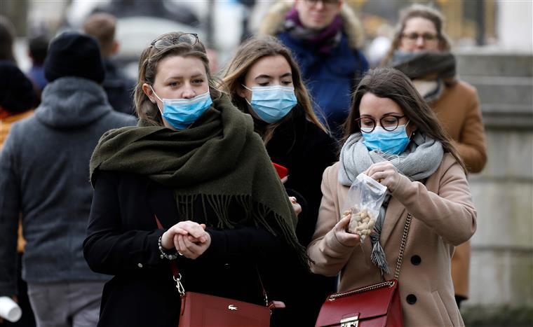 Covid-19. Governo aprova fim de máscaras em unidades de saúde e lares