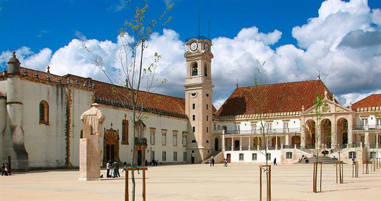 Universidade de Coimbra. Reitor recusa divulgar &#8220;factos&#8221; para demissão de professor