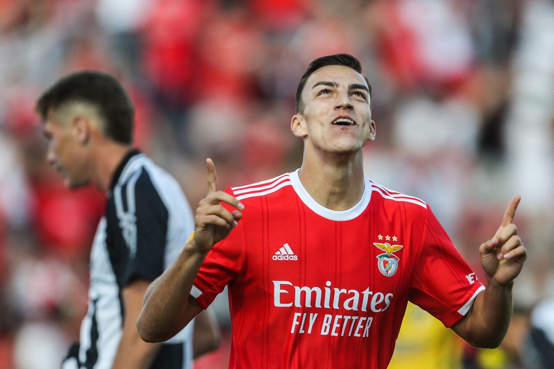 Goleada do Benfica sobre Portimonense quase que sabe a título