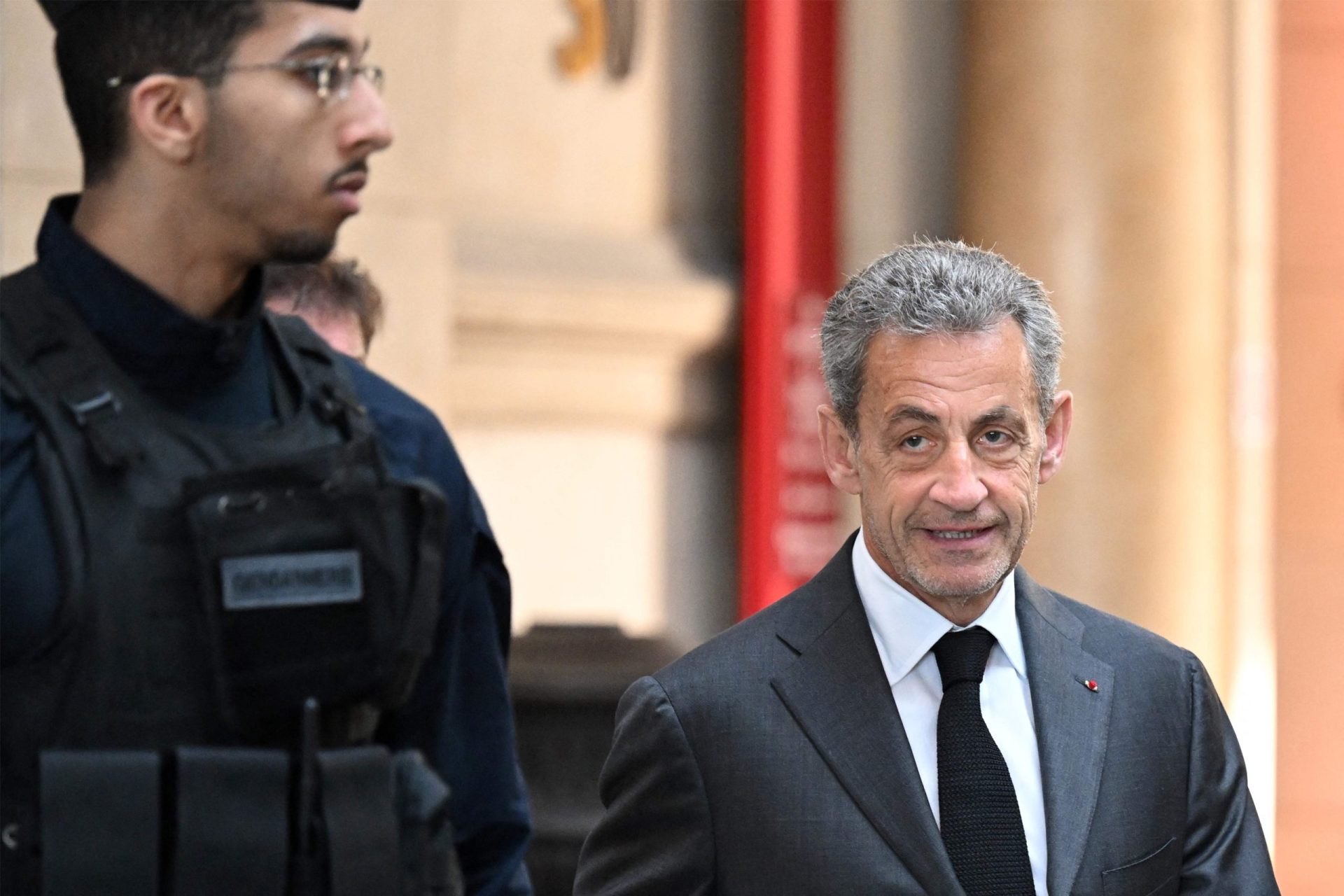 França. Tribunal confirma sentença de três anos de prisão de Sarkozy por corrupção e tráfico de influência