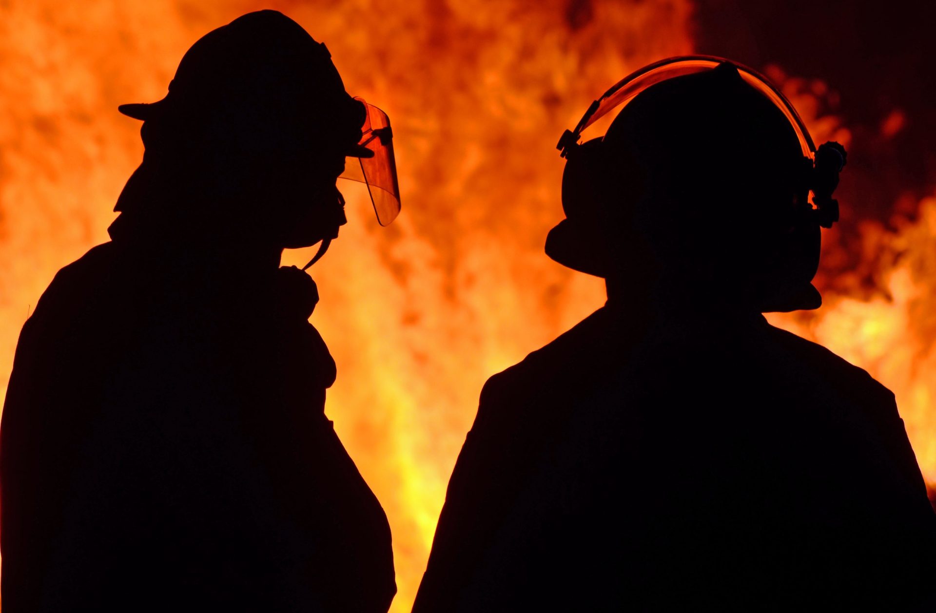 Incêndio na Austrália provoca queda de parte de edifício