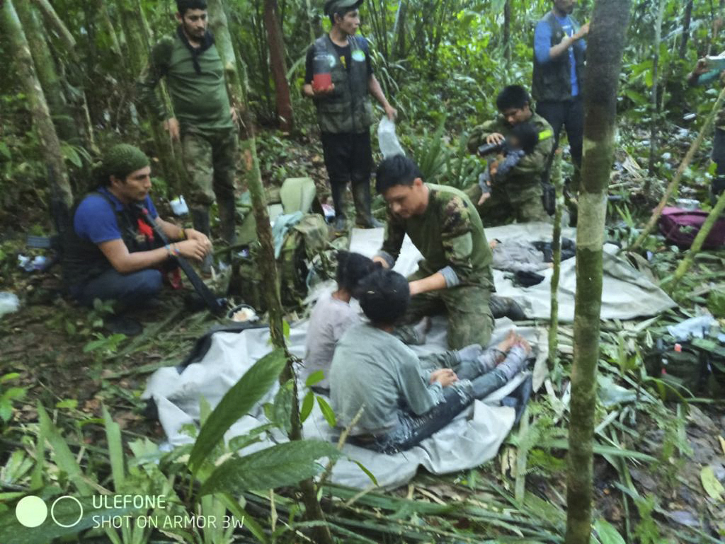 Colômbia. Bebé de 11 meses e três crianças encontrados na selva 40 dias após queda de avião