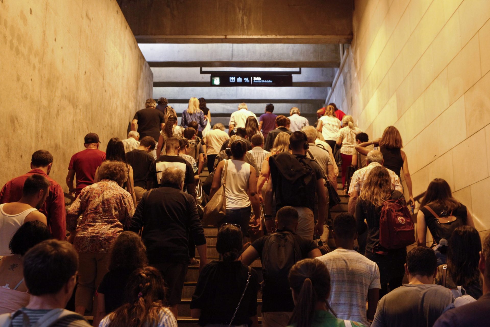 Metro de Lisboa prolonga serviço na noite de Santo António