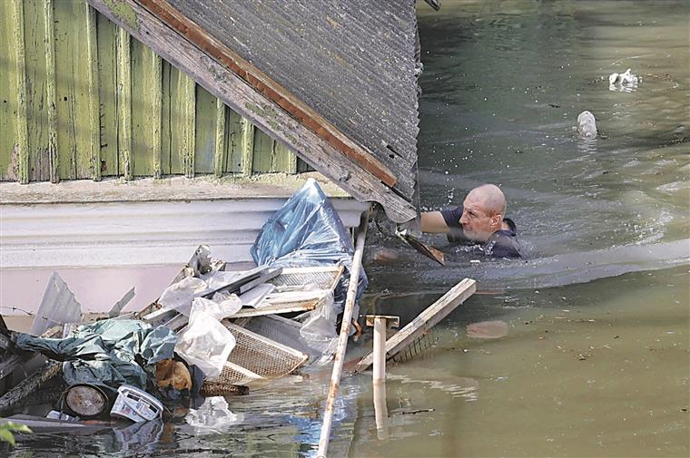 Milhares de habitações estão livres da água da barragem Kakhovka