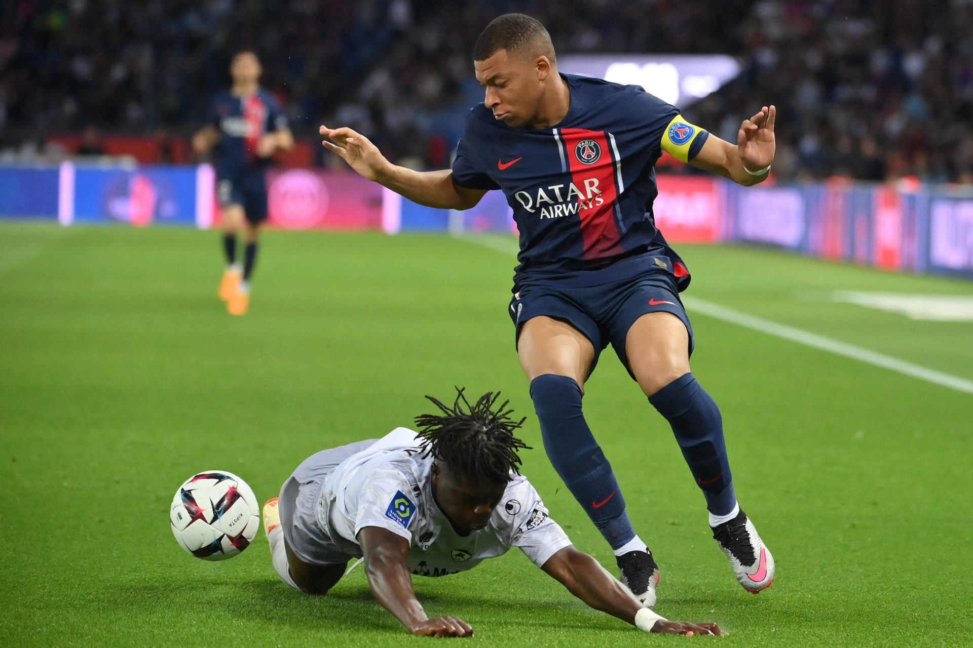 Mbappé não exerce cláusula de renovação com o PSG