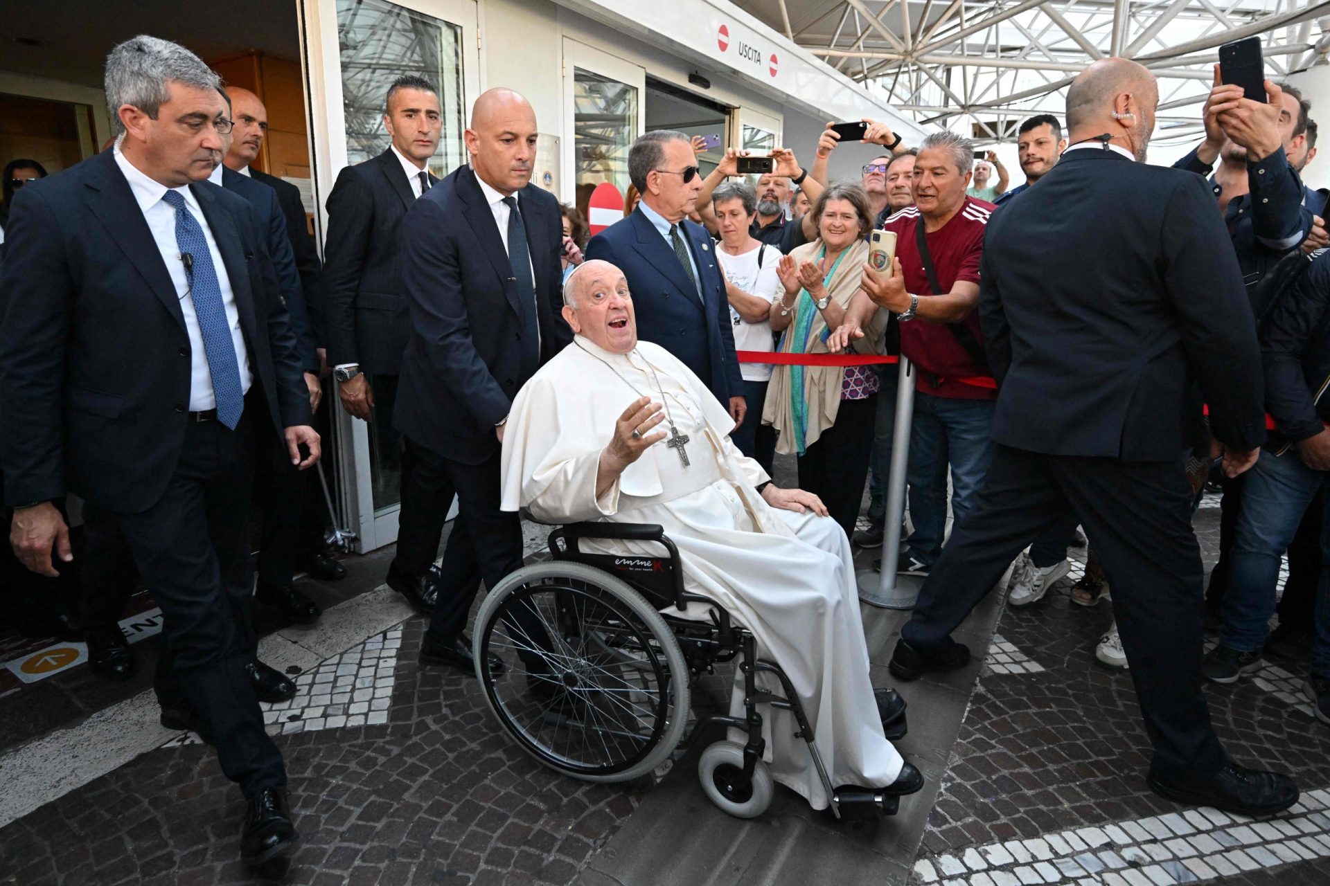 Papa Francisco já teve alta