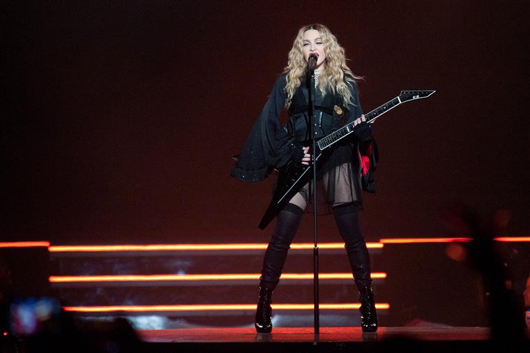 Madonna internada nos cuidados intensivos com infeção grave