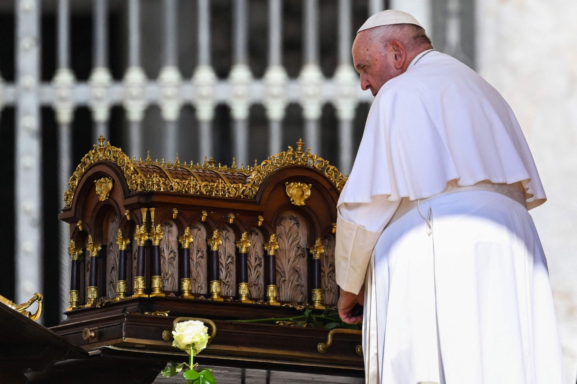 Roma. Papa Francisco de regresso ao hospital para ser operado