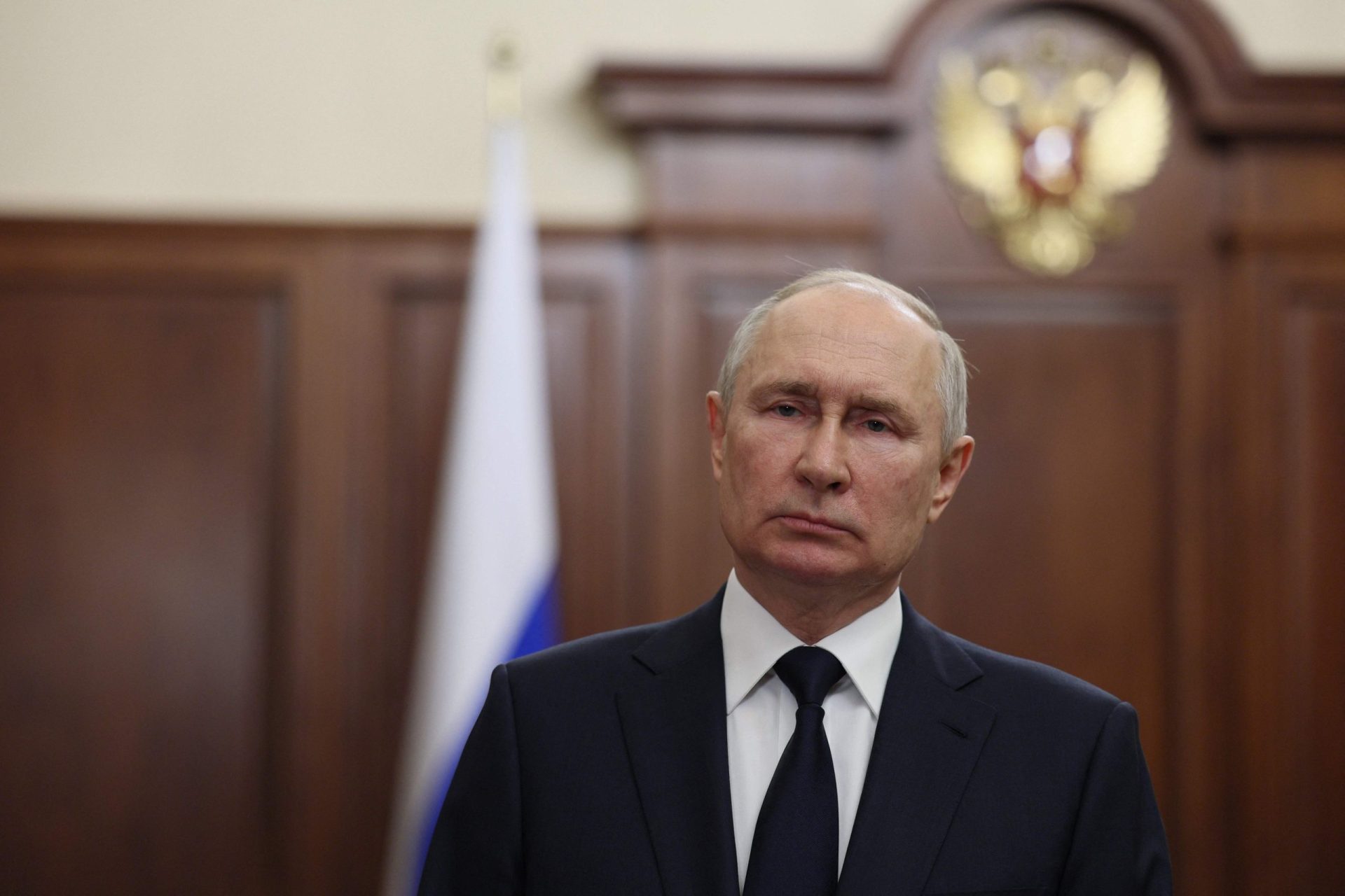Putin avisa que tem uma “boa reserva” de munições de fragmentação