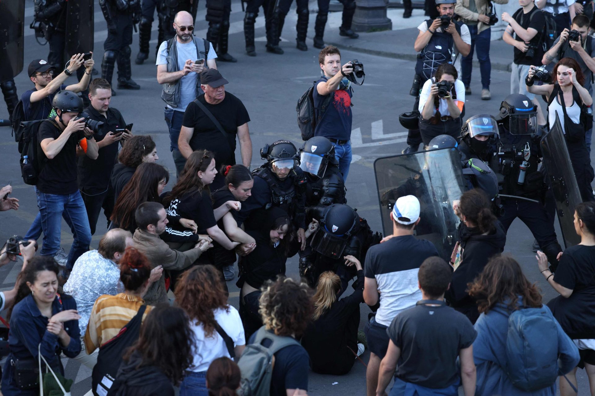 França. Número de detenções nos tumultos atinge recorde