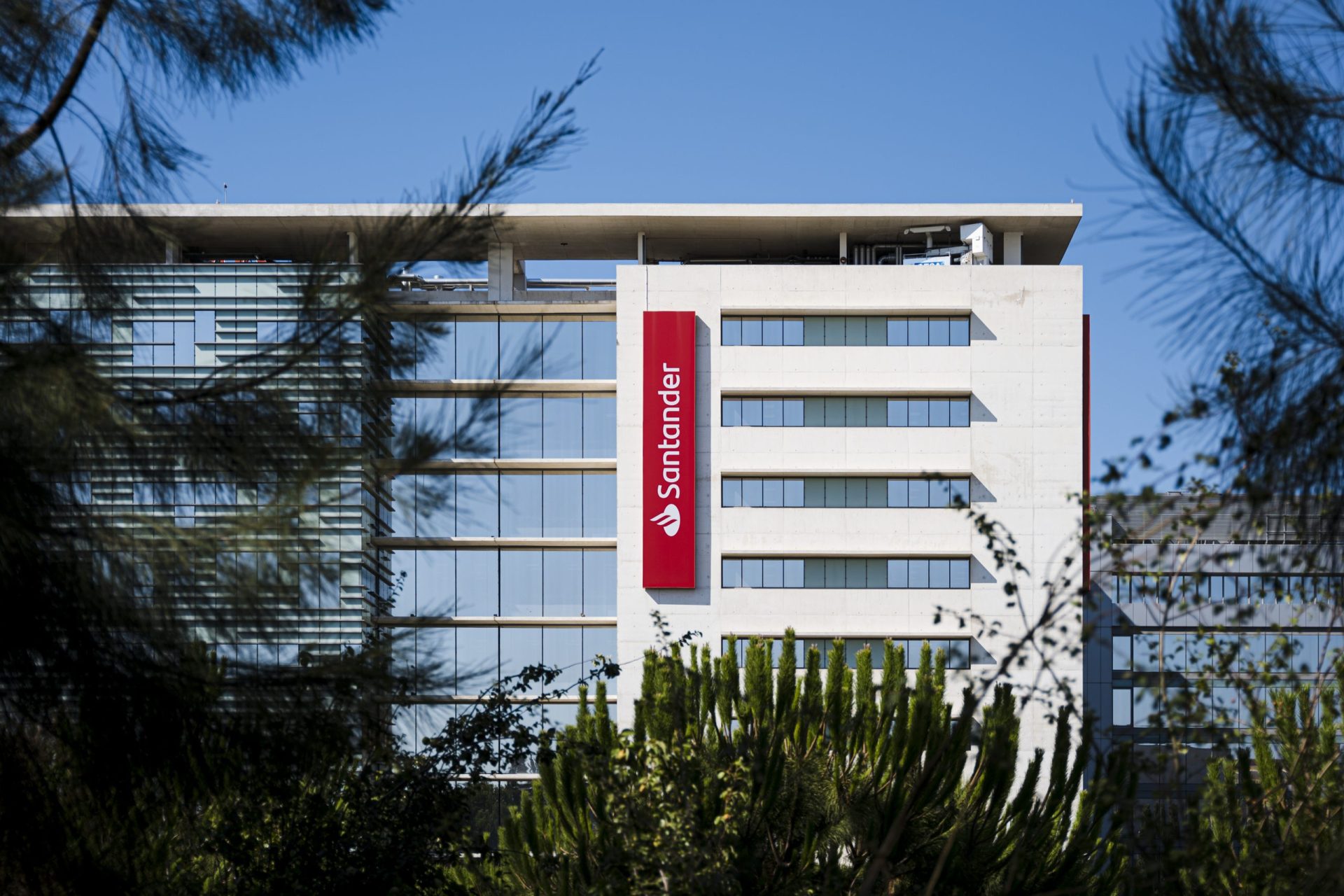 Lucros do Santander crescem 38% para 334 milhões de euros no primeiro semestre
