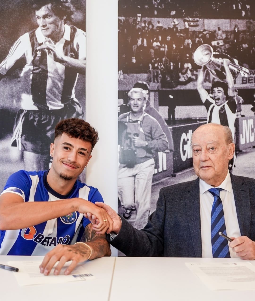 Iván Jaime oficializado no FC Porto