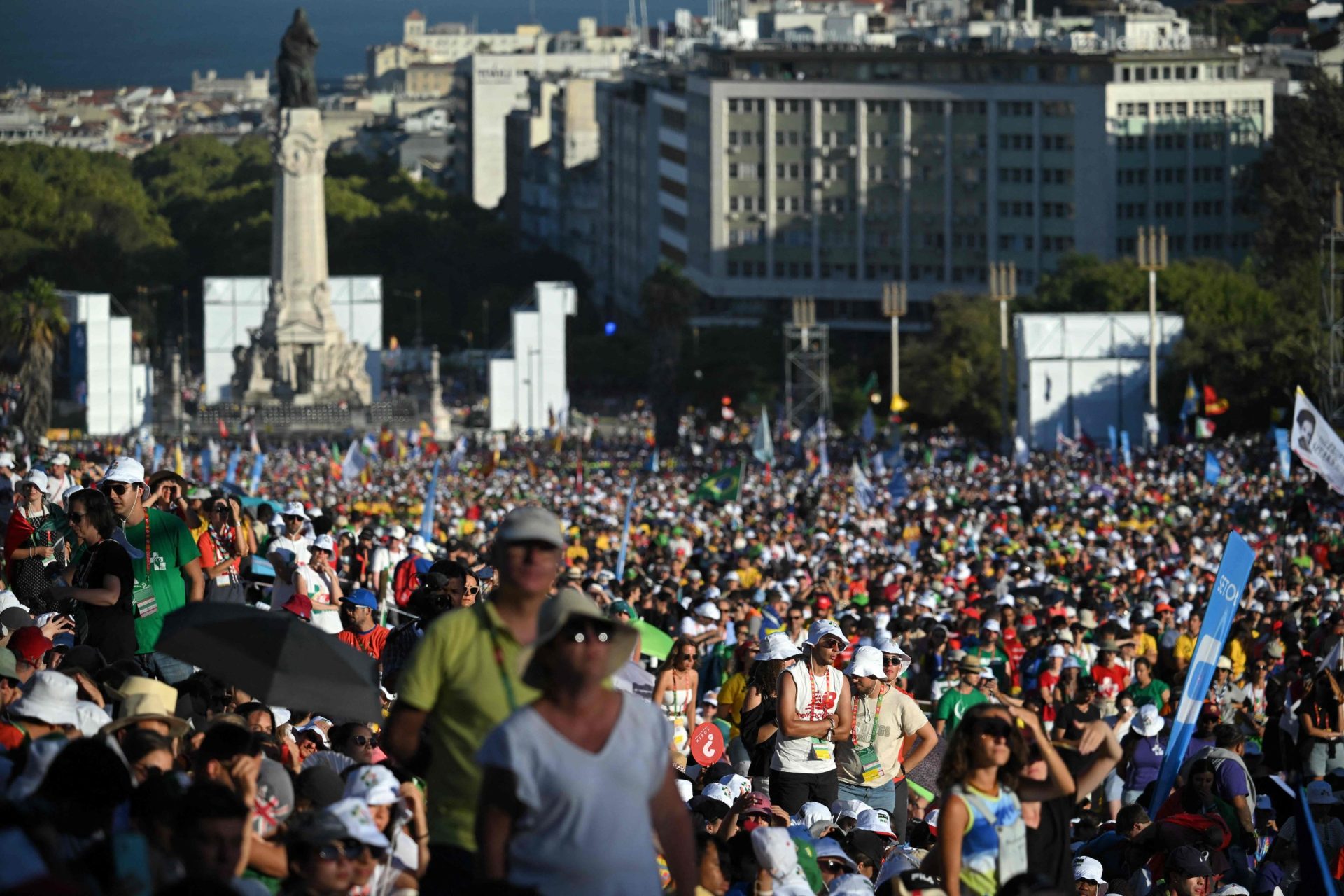 Calor coloca Lisboa em aviso vermelho durante último dia da JMJ