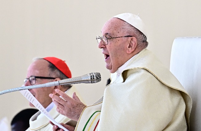 Papa pede a jovens que sejam “luminosos”, longe dos “holofotes” e da “imagem perfeita”