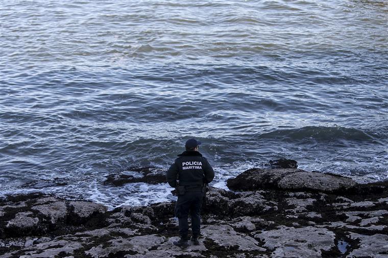 Dois homens socorridos na praia da Sereia