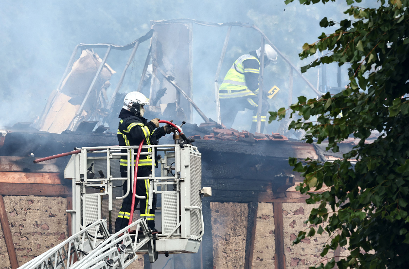 França. Incêndio em alojamento para jovens deixa 11 desaparecidos