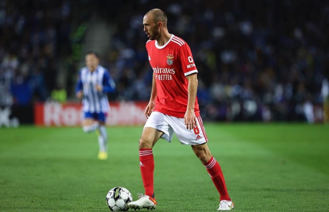 Aursnes fiel ao Benfica