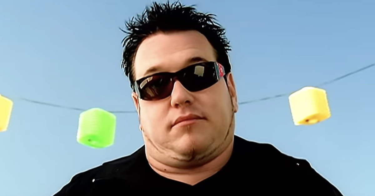 Ex-vocalista dos Smash Mouth morre aos 56 anos