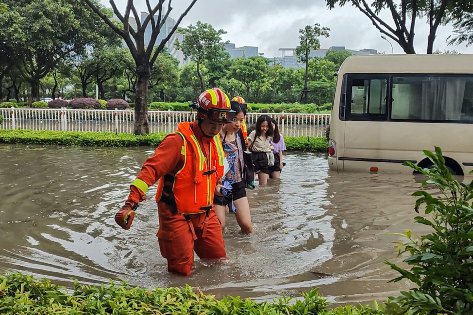 Tempestade Haikui obrigada a retirada de 294 mil pessoas de província na China