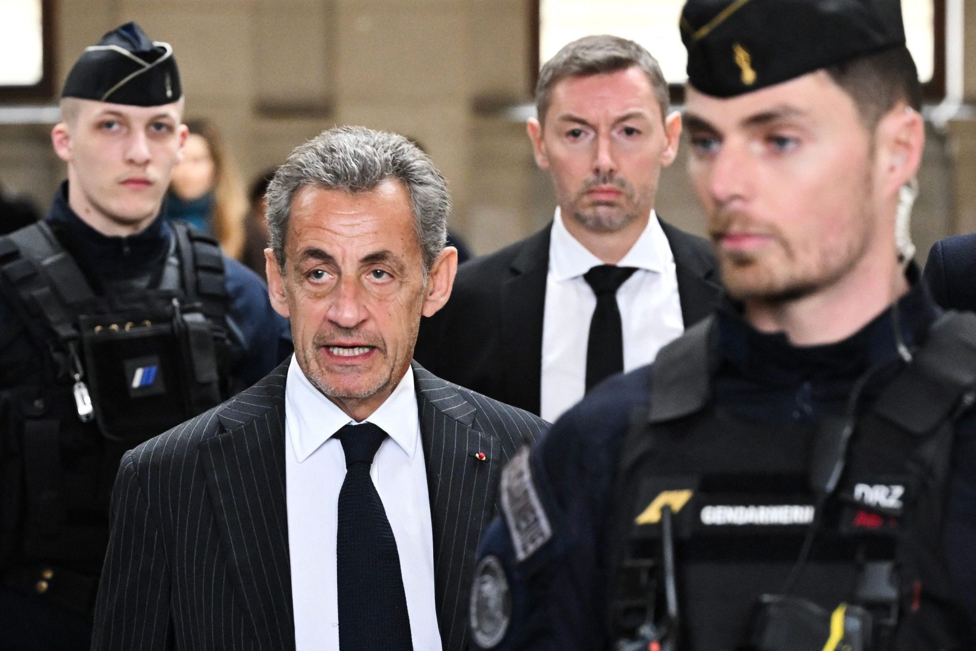 Nicolas Sarkozy ex-presidente francês condenado a seis meses de prisão efetiva