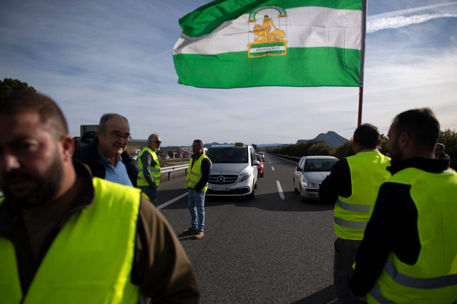 Protestos dos agricultores obrigam a suspender primeira etapa da Volta à Andaluzia