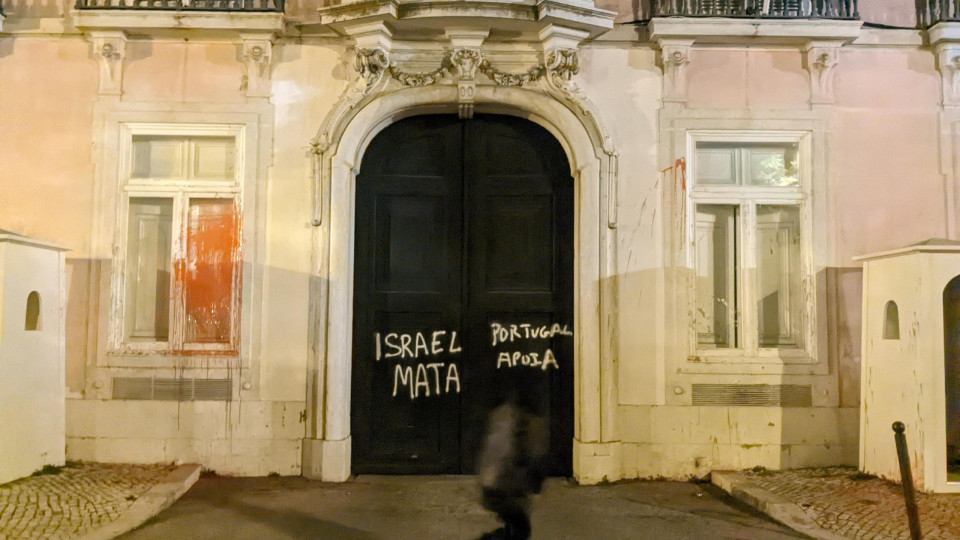 “Israel mata, Portugal apoia”: Ministério dos Negócios Estrangeiros vandalizado