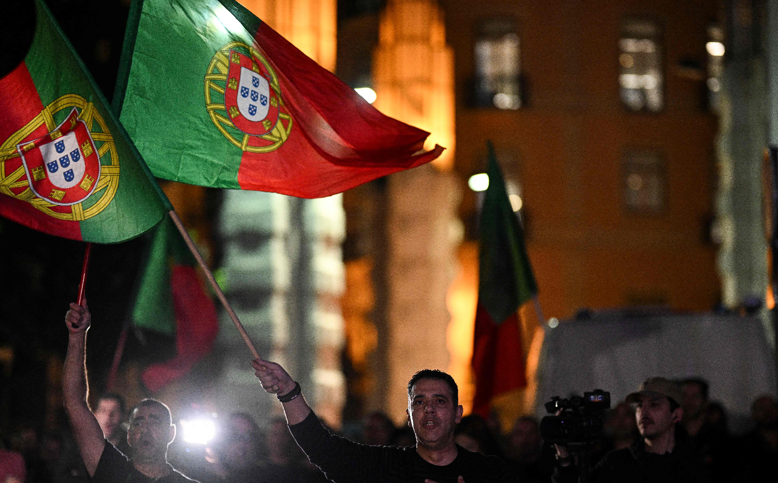 Protesto. Guardas fazem vigília e entregam caixão no Ministério