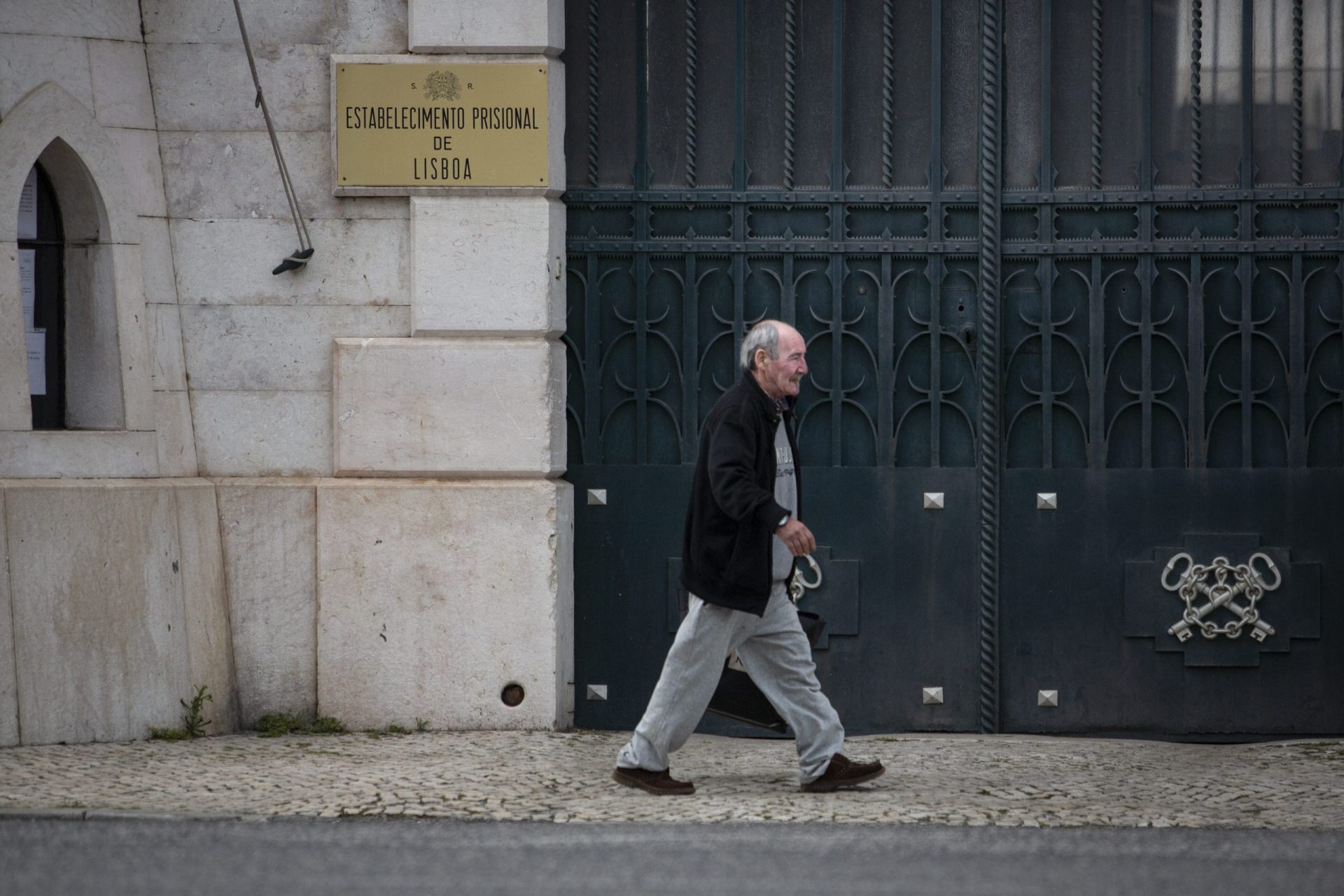 Portugal volta a ser condenado por tribunal europeu por más condições prisionais