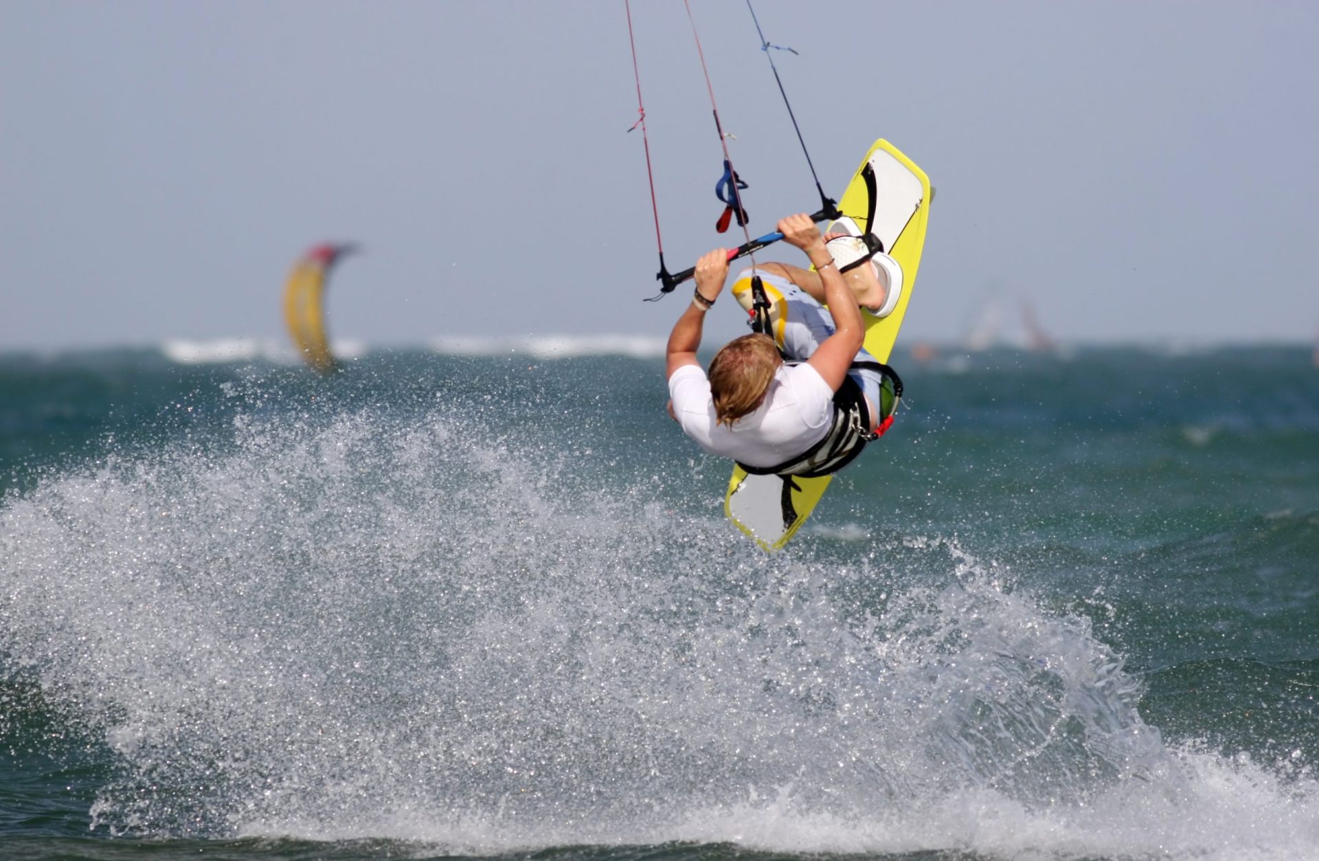 Dois praticantes de kitesurf resgatados do mar em Espinho