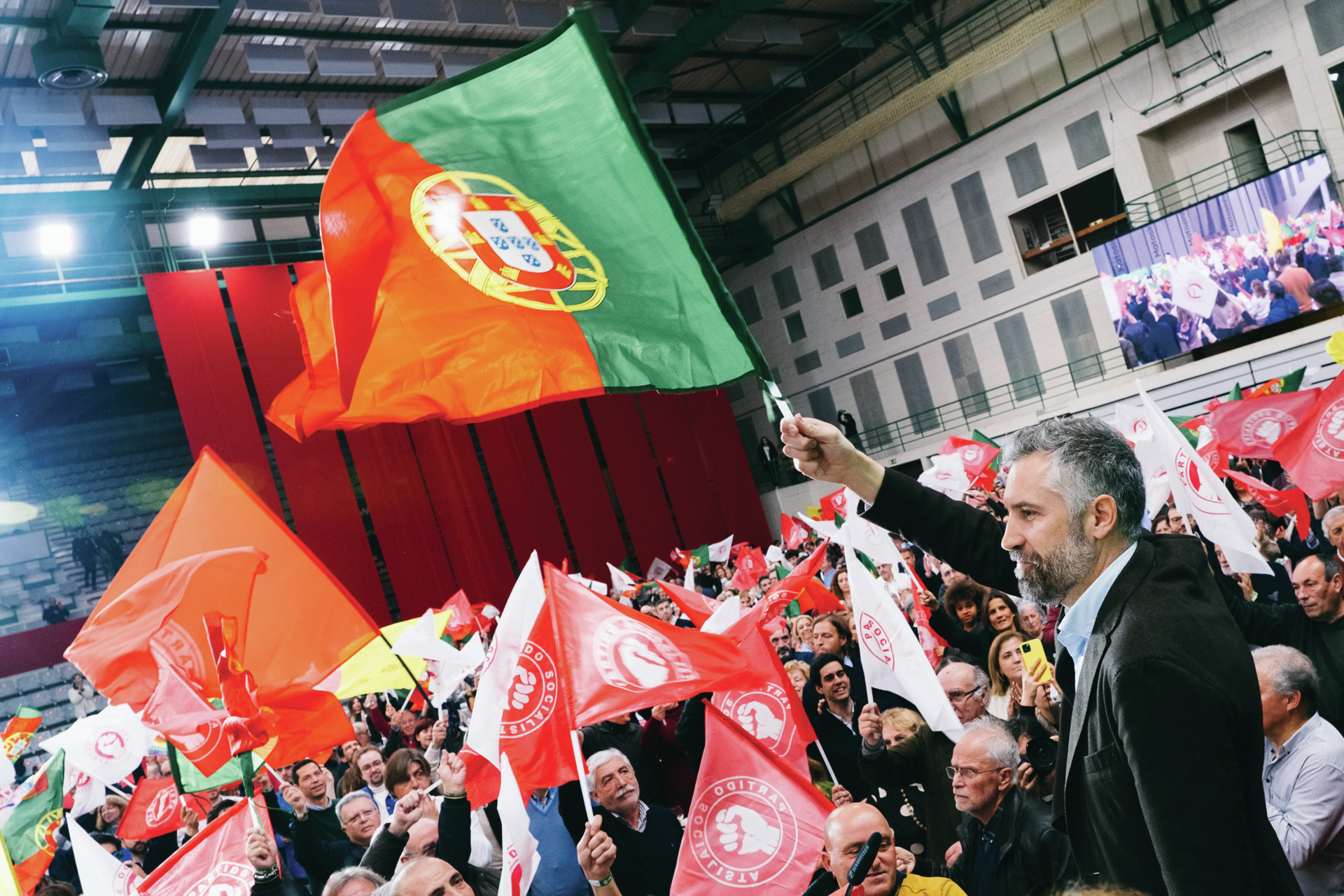 Um caminho estreito para Pedro Nuno tentar a vitória