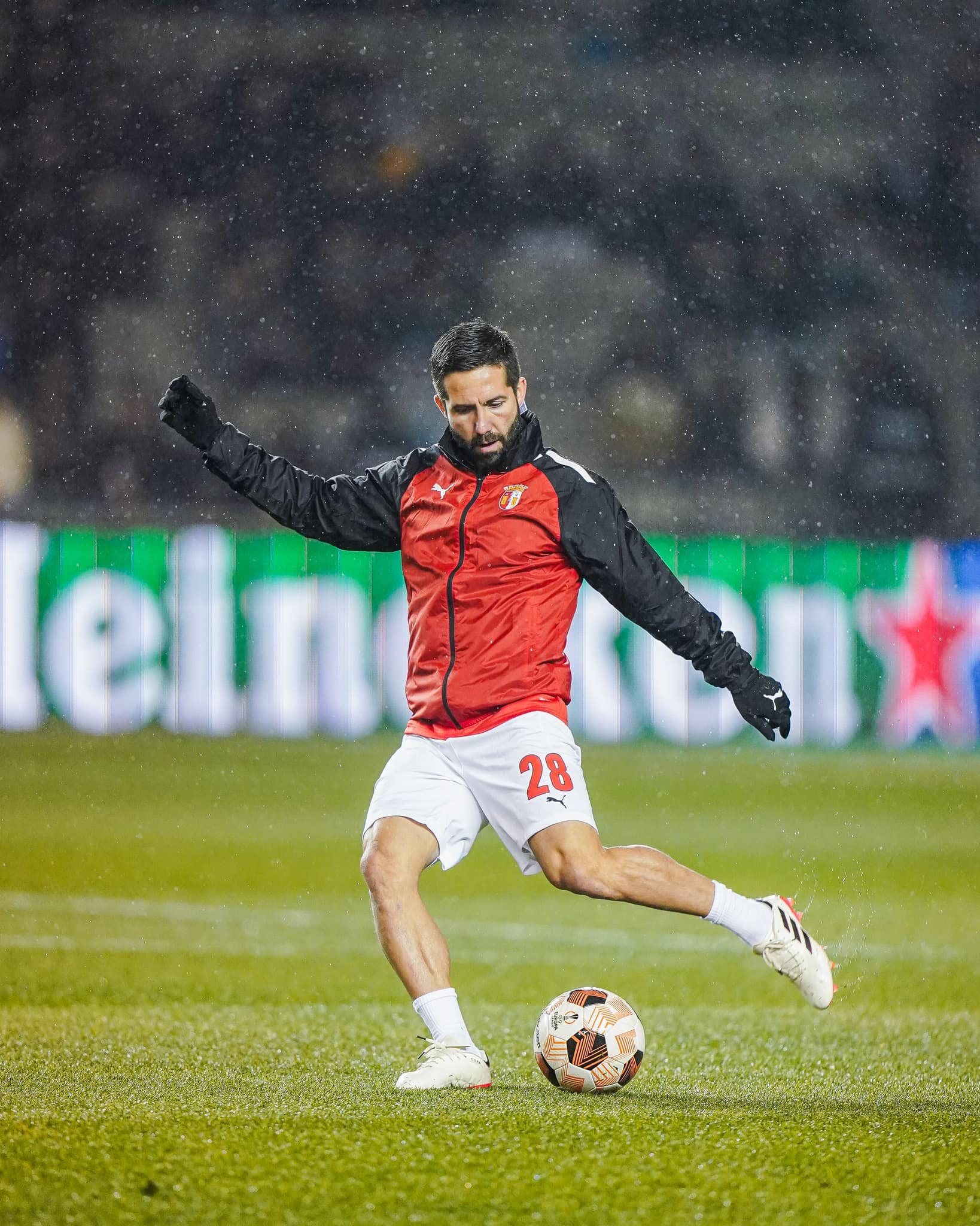 João Moutinho renova com Braga por mais uma temporada