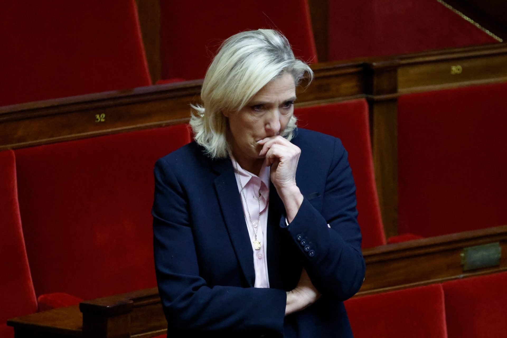 Marine Le Pen é suspeita por desvio de fundos da UE e será julgada em setembro