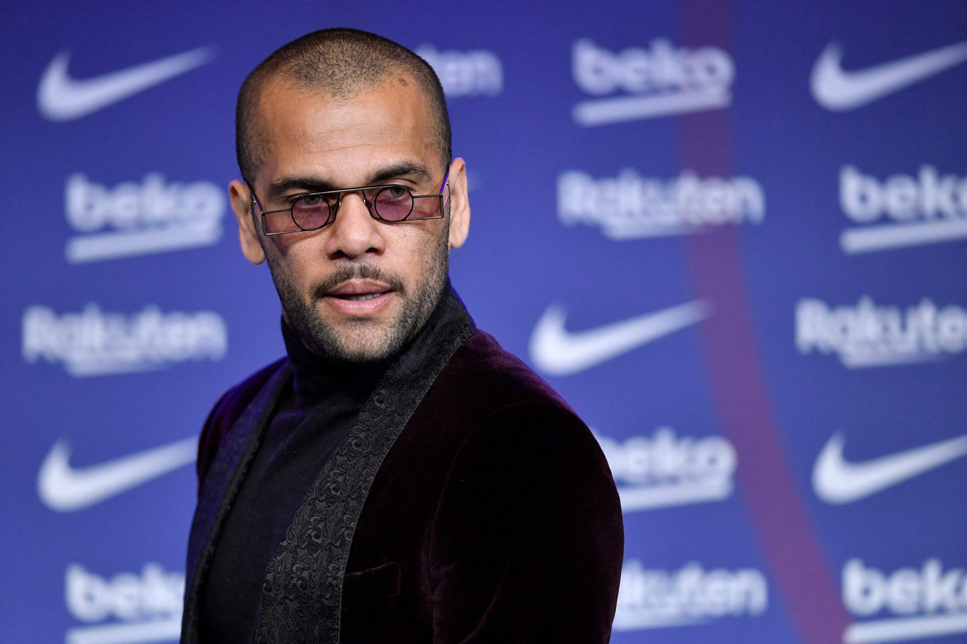 Dani Alves continua em liberdade depois de tribunal rejeitar recursos