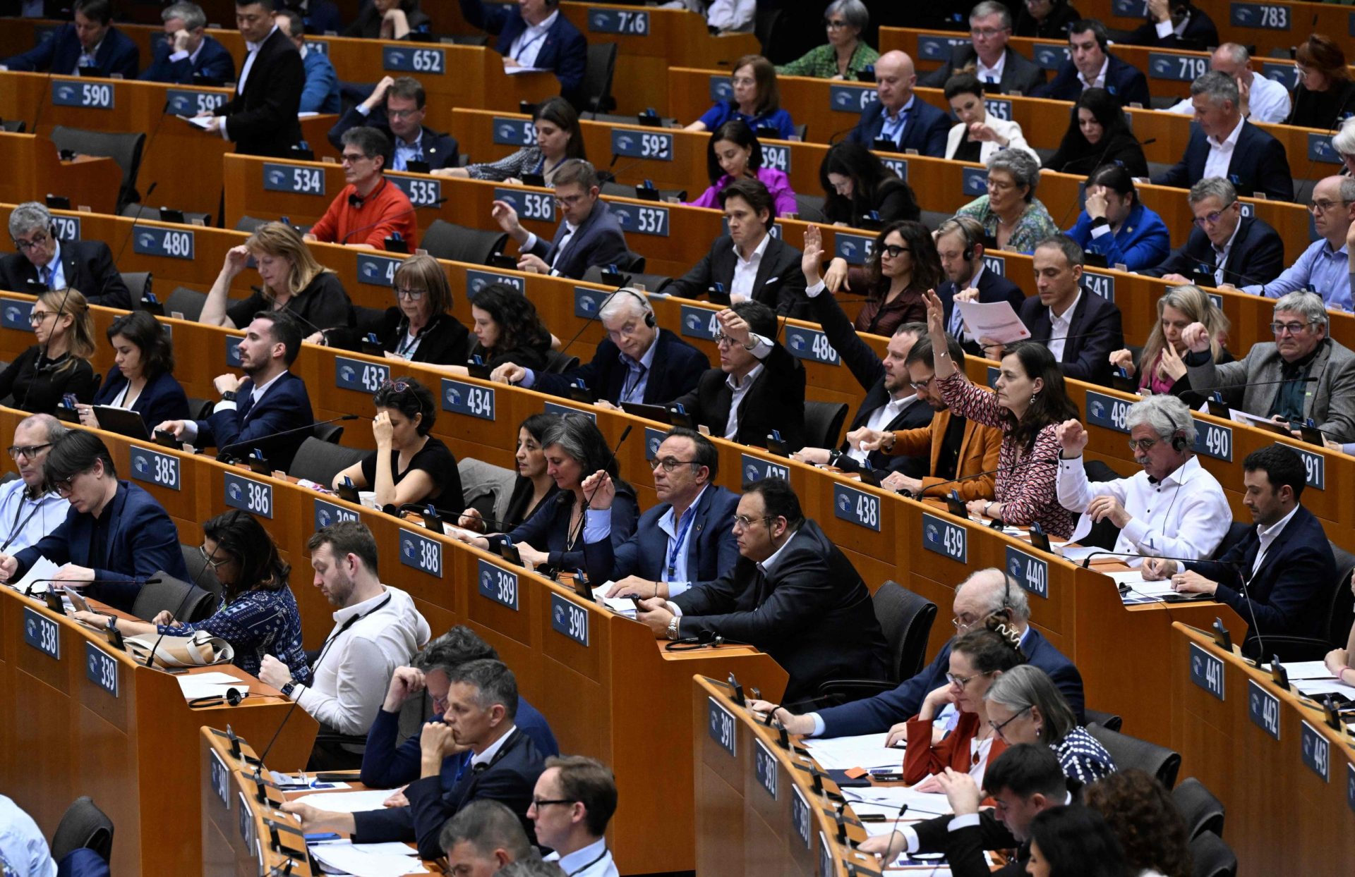 Pacto sobre migrações passou à justa no Parlamento Europeu