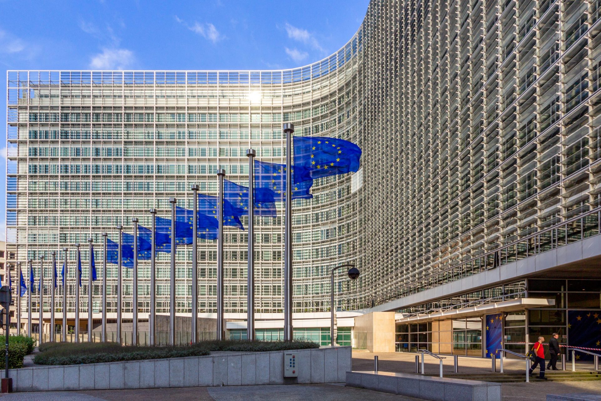UE abre instituições ao público para apelar ao voto