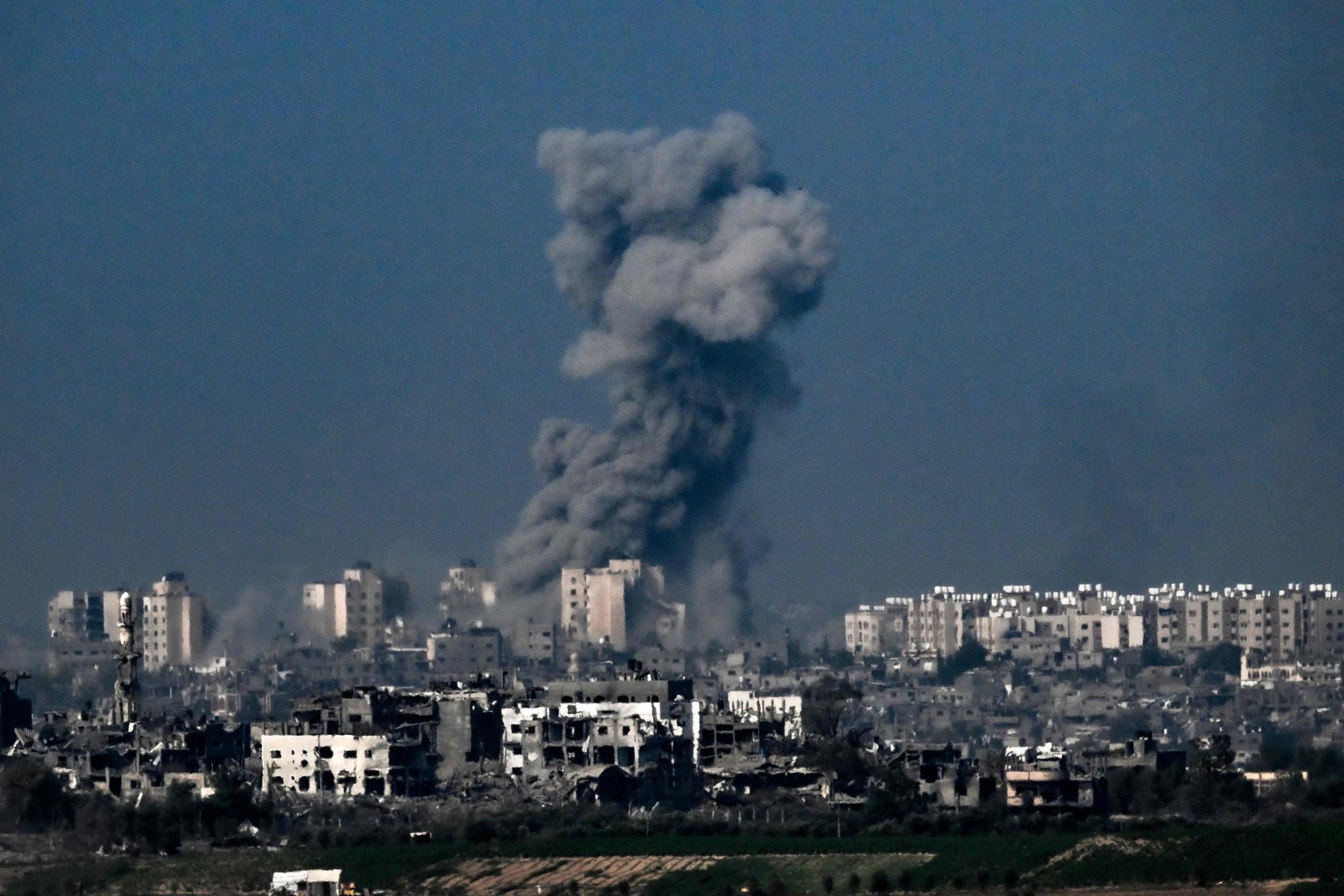 Mais de 600 mil palestinianos abandonaram Rafah desde o início da ofensiva