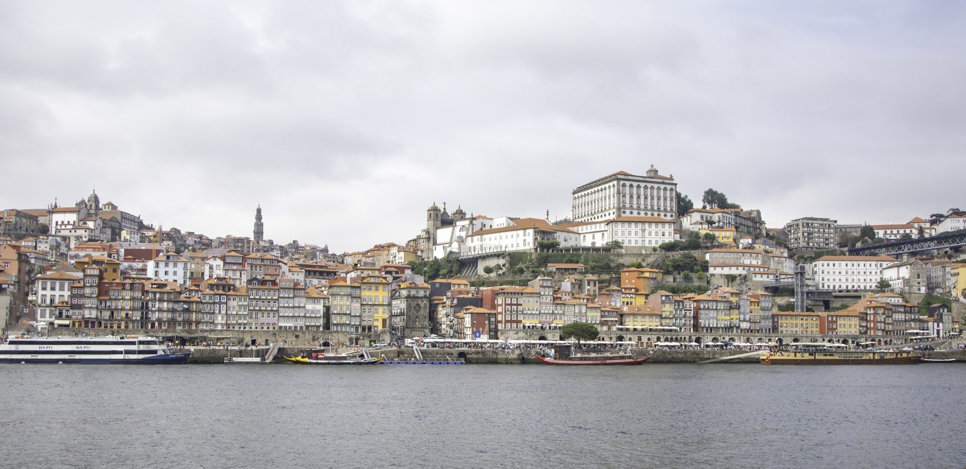 Estudantes em protesto na Faculdade de Ciências da Universidade do Porto ficam até segunda-feira