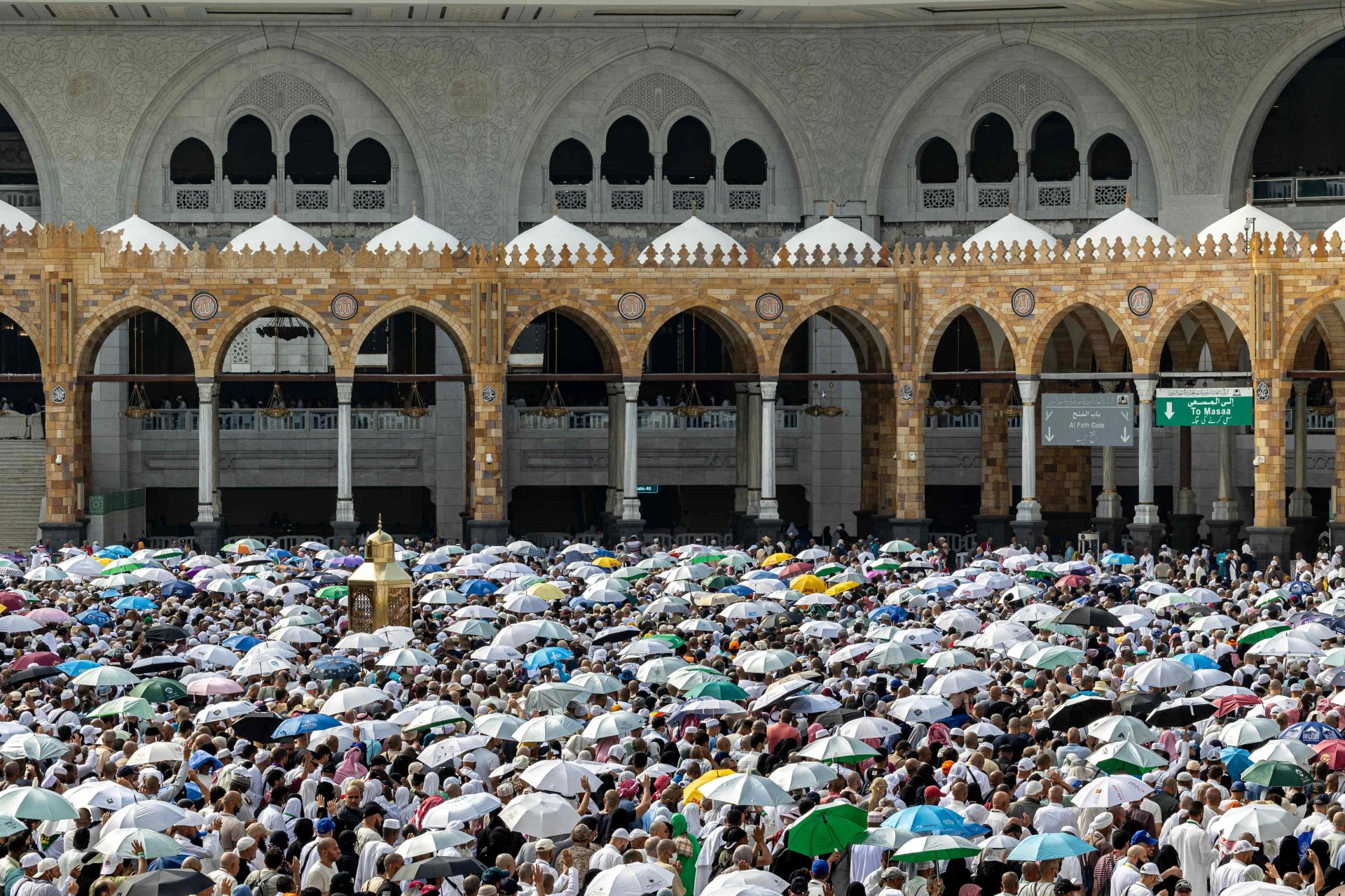 Calor na peregrinação do hajj na Arábia Saudita mata quase 600 pessoas